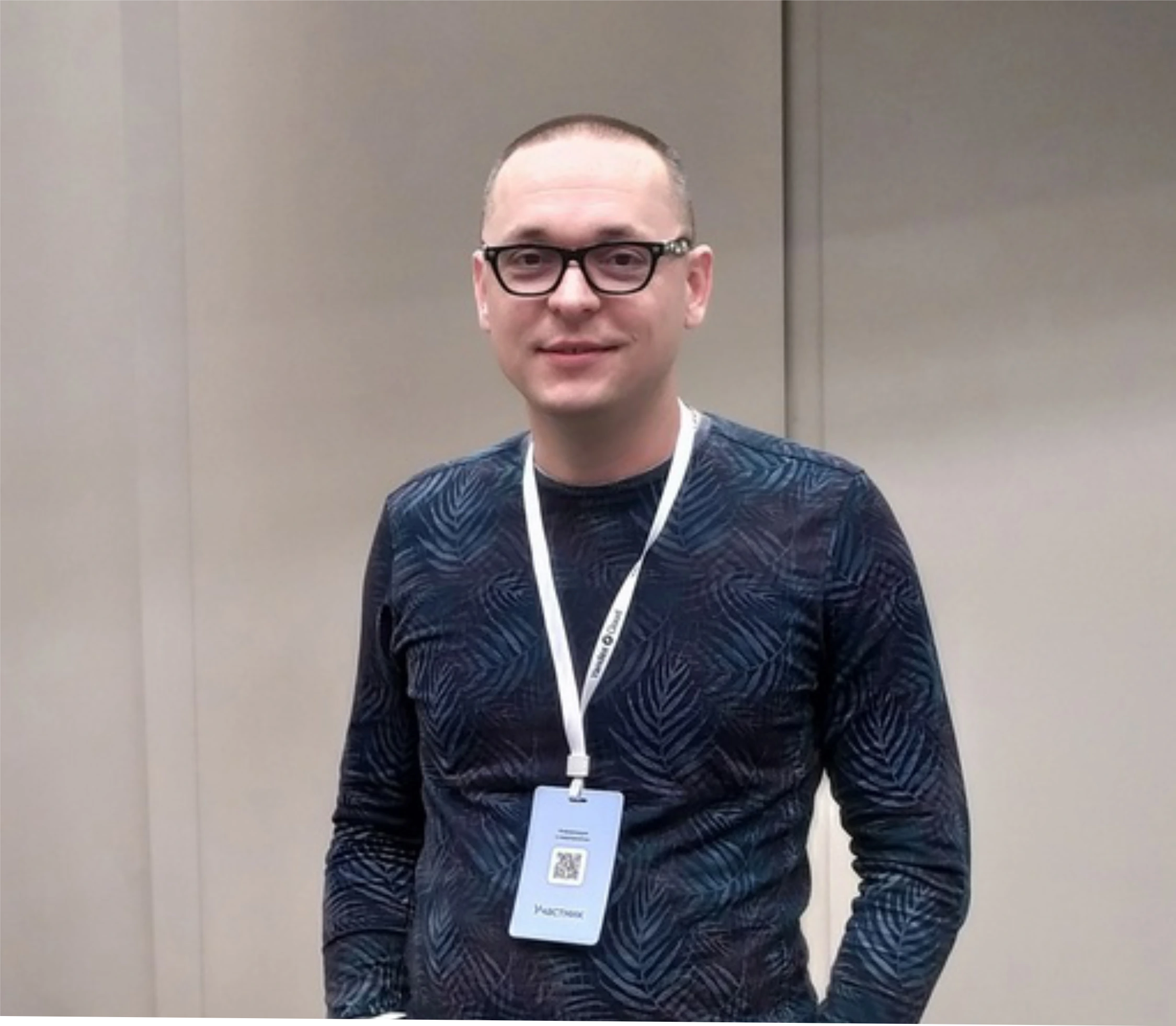 Наш менеджер в офисе